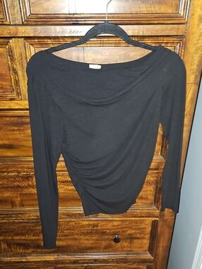 GARAGE Petite Sz Small Black Top. Beautiful Like New!! Dont Miss Out, Soft